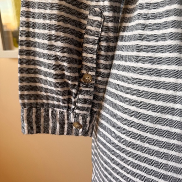 Black and white striped Abercrombie & Fitch shirtdress - Picture 7 of 8